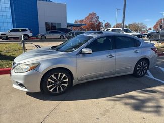 Used 2017 Nissan Altima 2.5 SL w/ Moonroof Package video 2