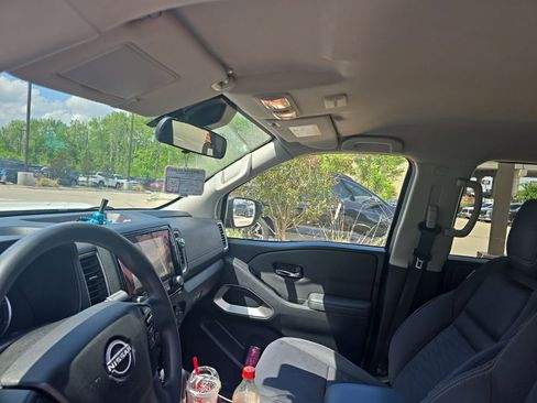 Used 2022 Nissan Frontier SV w/ Technology Package image 13