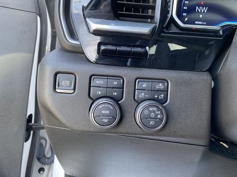 Used 2022 Chevrolet Silverado 1500 High Country w/ High Country Premium Package AWD/4WD image 18