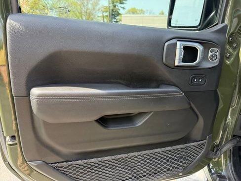 Used 2021 Jeep Gladiator Overland AWD/4WD image 24