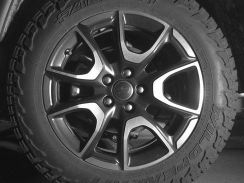 Used 2025 Jeep Compass Trailhawk AWD/4WD image 14