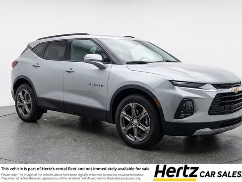 Used 2025 Chevrolet Blazer LT FWD image 1
