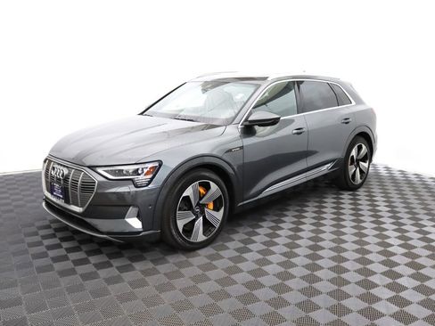 Used 2019 Audi e-tron Prestige w/ Prestige Package AWD/4WD image 5