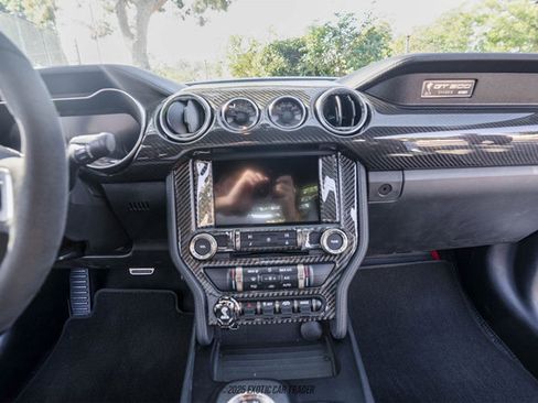 Used 2022 Ford Mustang Shelby GT500 w/ Carbon Fiber Track Pack image 35