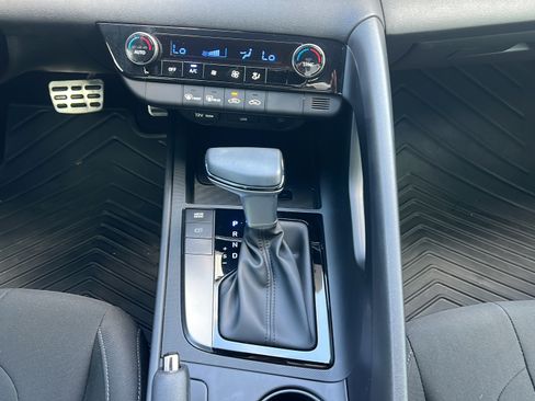 Certified 2025 Hyundai Elantra Sport FWD image 17