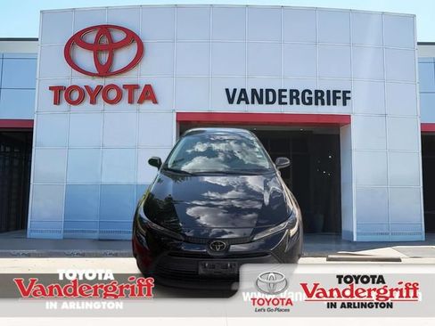 Used 2024 Toyota Corolla LE FWD image 1