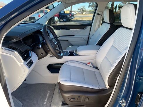 Used 2024 GMC Acadia Denali image 34