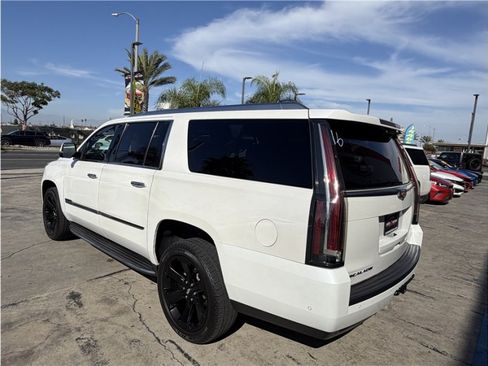 Used 2018 Cadillac Escalade ESV Luxury RWD image 12