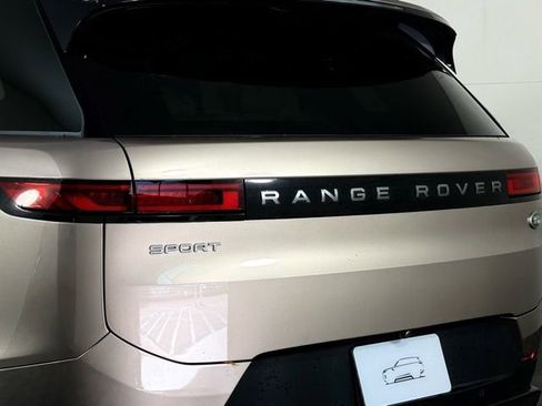 Used 2023 Land Rover Range Rover Sport SE image 17