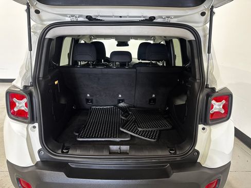 Used 2023 Jeep Renegade Altitude AWD/4WD image 28