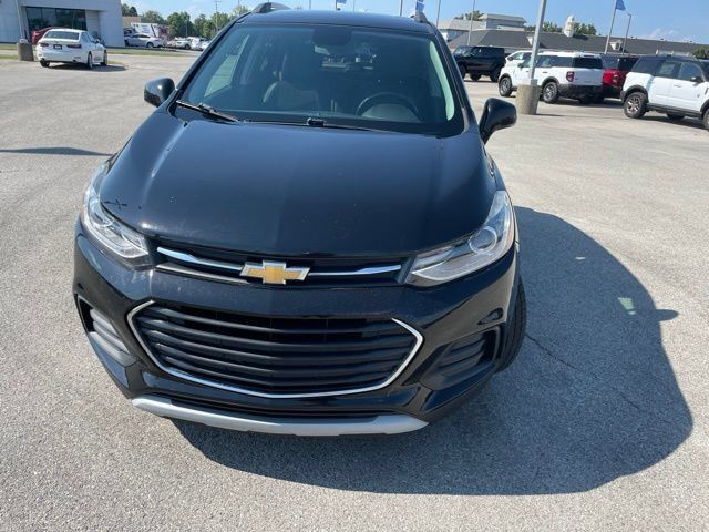 Used 2020 Chevrolet Trax LT w/ Driver Confidence Package FWD image 3