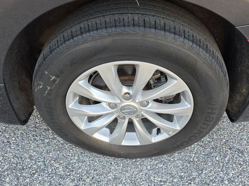 Used 2019 Chrysler Pacifica Touring-L image 35