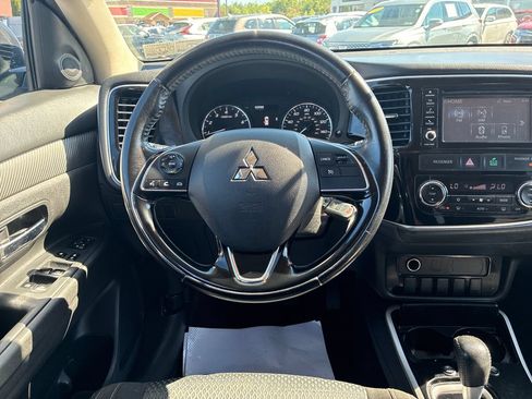 Used 2017 Mitsubishi Outlander ES AWD/4WD image 19
