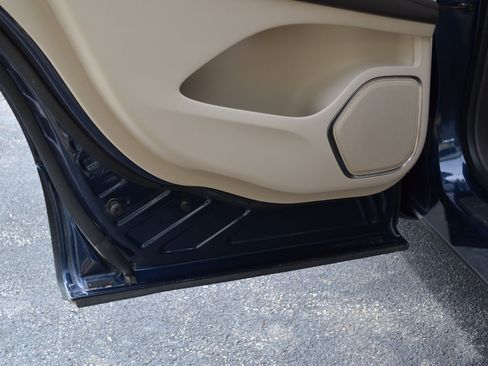 Used 2017 Lincoln MKX Reserve w/ Lincoln MKX Climate Package image 50