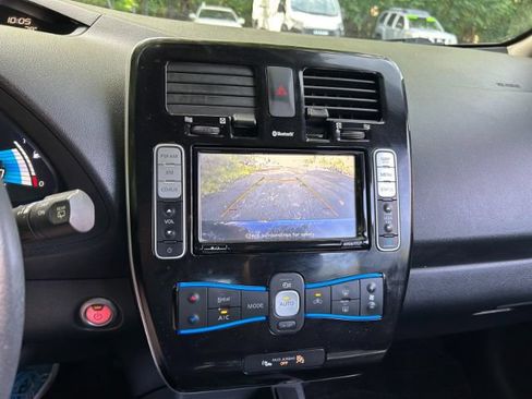 Used 2015 Nissan Leaf SL FWD image 14