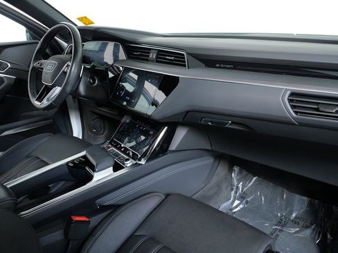 Certified 2022 Audi e-tron S Premium Plus w/ 21" Black Optic Package image 19