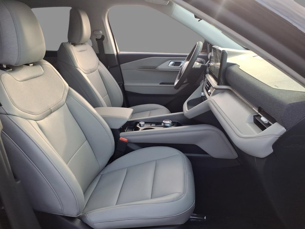 New 2026 Ford Explorer Active w/ Active Comfort Package AWD/4WD image 12