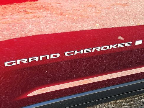 New 2025 Jeep Grand Cherokee Limited image 19