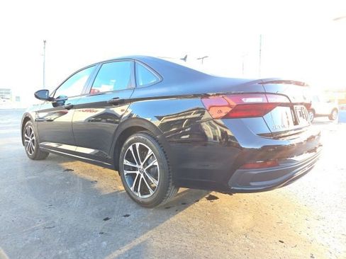 Certified 2022 Volkswagen Jetta Sport image 5