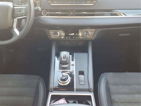 Used 2023 Mitsubishi Outlander SE image 11