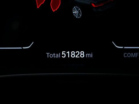 Used 2022 BMW ALPINA B7 xDrive w/ Luxury Rear Seating Package image 11