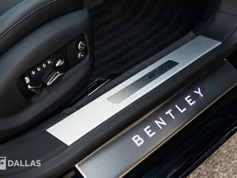 Used 2024 Bentley Flying Spur V8 image 40