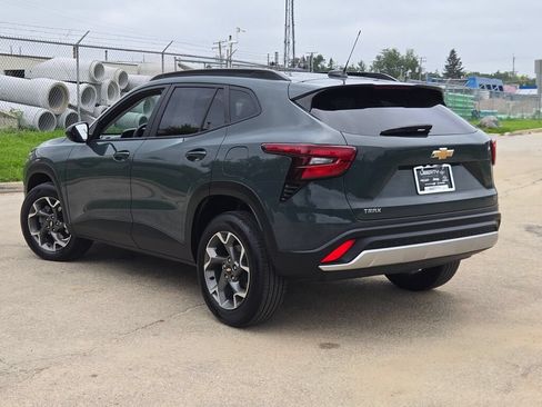 Used 2025 Chevrolet Trax LT FWD image 13