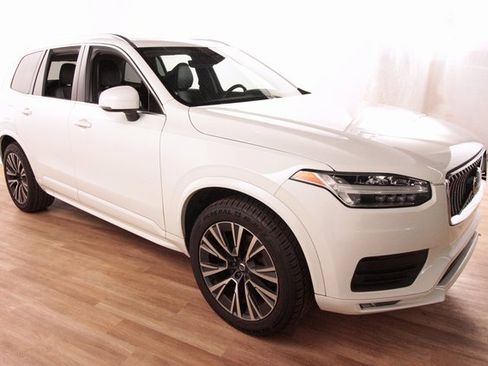 Certified 2022 Volvo XC90 T6 Momentum w/ Protection Package image 5