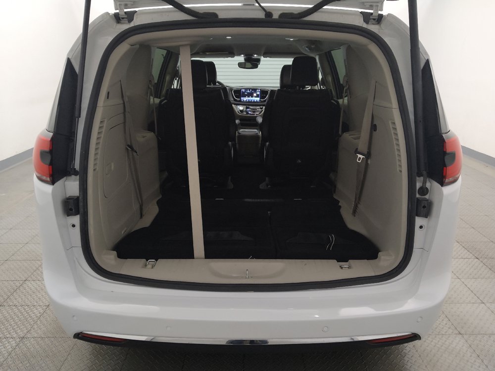 Used 2024 Chrysler Pacifica Limited FWD image 29