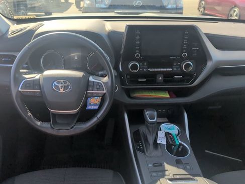 Certified 2022 Toyota Highlander LE image 10