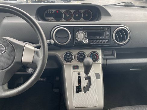 Used 2010 Scion xB FWD image 10