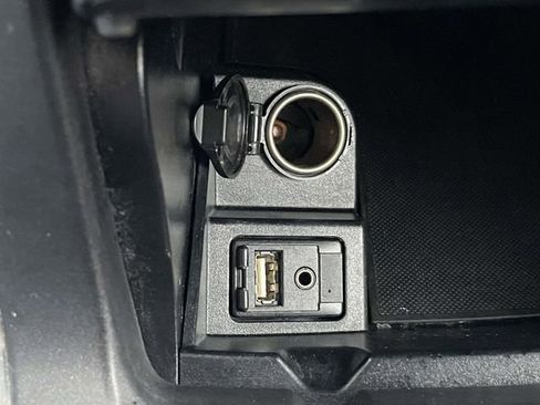 Used 2017 Toyota Camry SE image 36