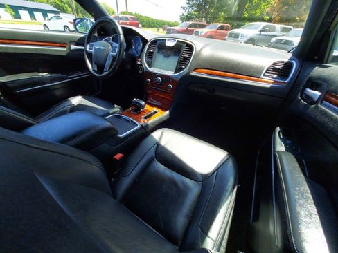 Used 2012 Chrysler 300 Limited RWD image 11
