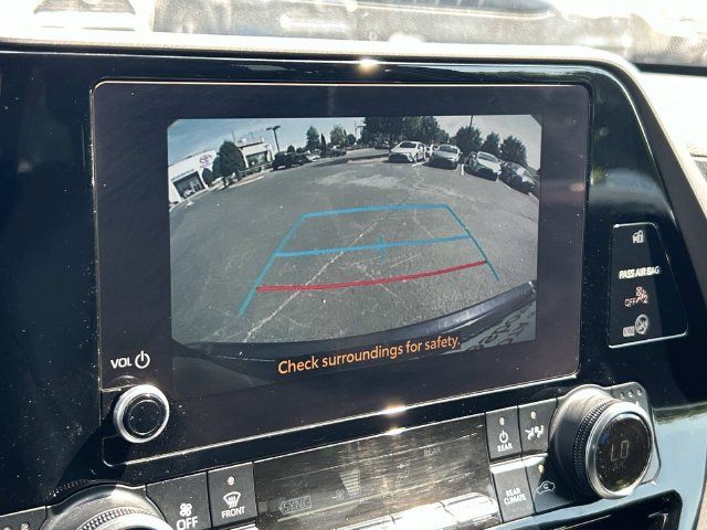 Used 2023 Toyota Highlander XLE FWD image 27