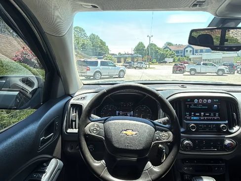Used 2017 Chevrolet Colorado Z71 AWD/4WD image 21
