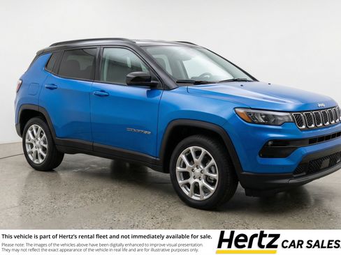 Used 2025 Jeep Compass Limited image 1