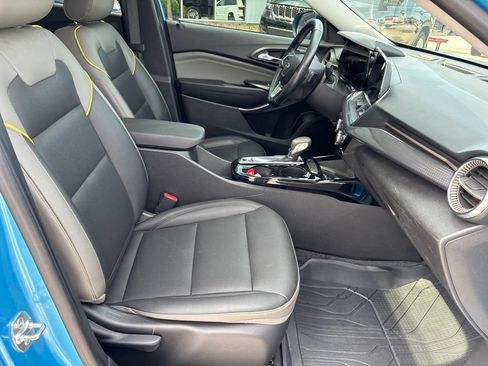 Used 2025 Chevrolet Trax ACTIV w/ Sunroof Package FWD image 29