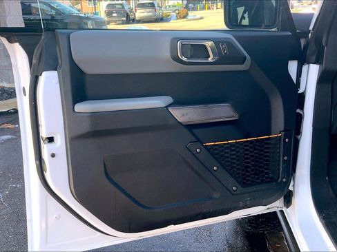 Used 2022 Ford Bronco Badlands image 25