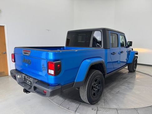 Used 2022 Jeep Gladiator Willys image 29