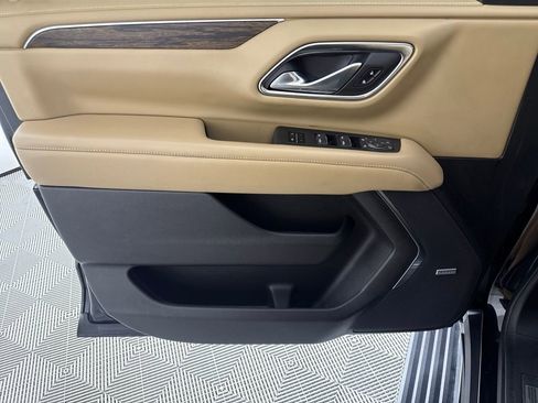 Used 2023 Chevrolet Suburban Premier image 10