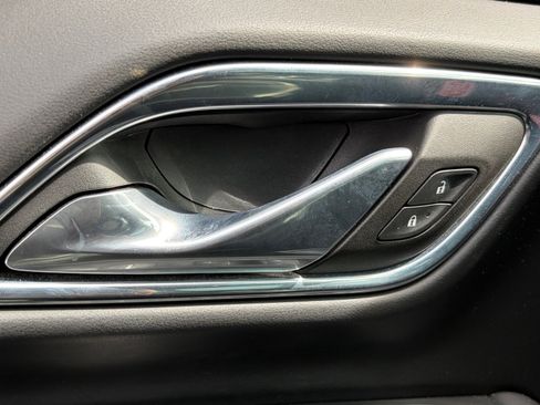 Used 2023 Chevrolet Suburban Premier image 9