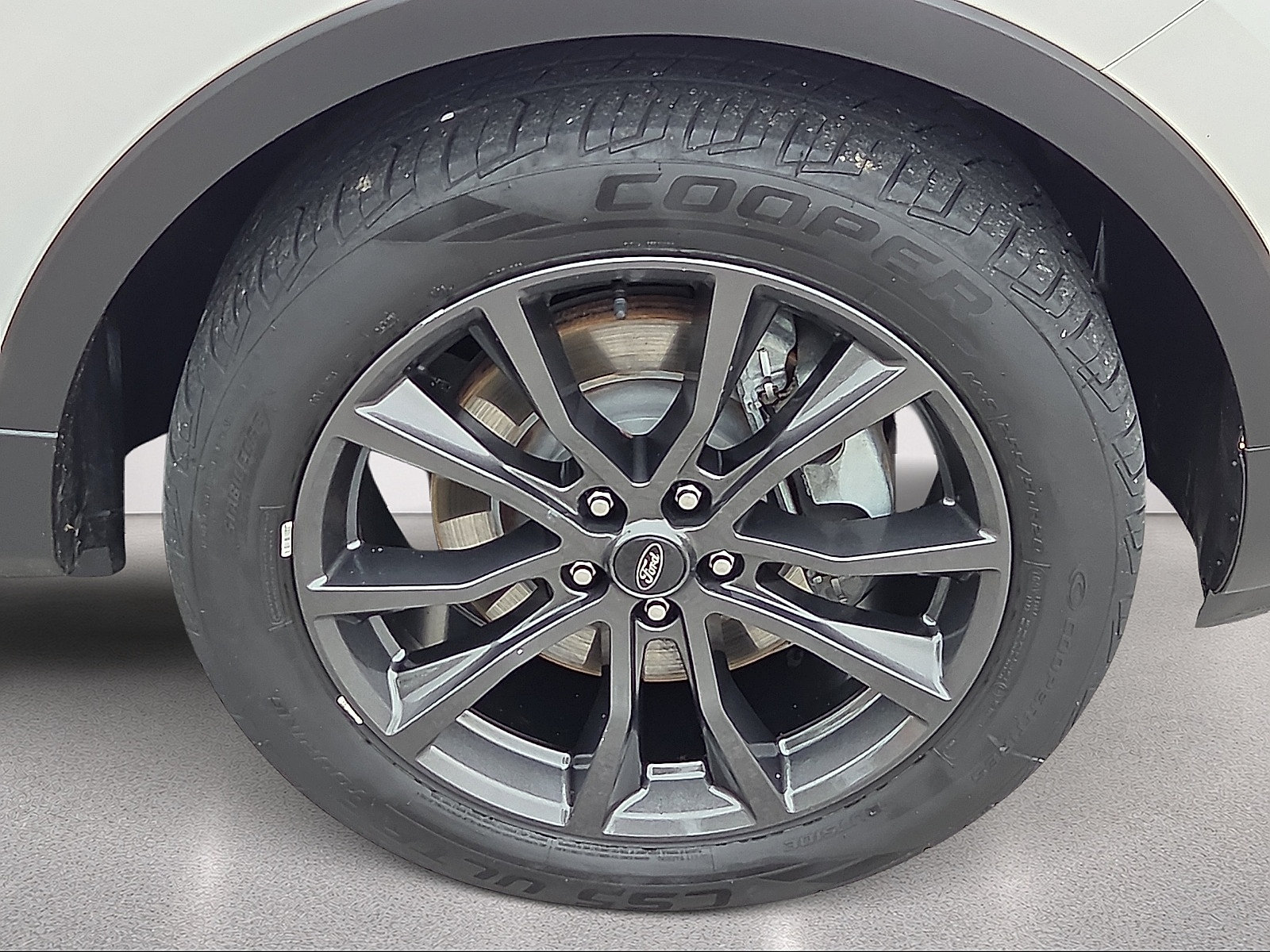 Used 2018 Ford Explorer XLT w/ Equipment Group 202A FWD image 7