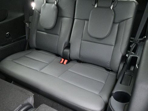 New 2025 Ford Explorer Active w/ Active Comfort Package image 25