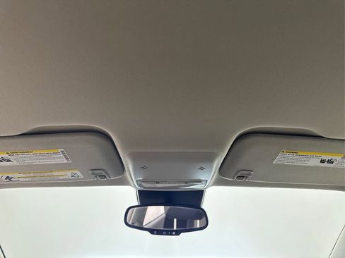 Used 2018 Buick Encore Sport Touring image 28