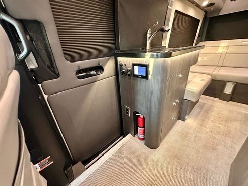 Used 2019 Mercedes-Benz Sprinter 2500 image 43