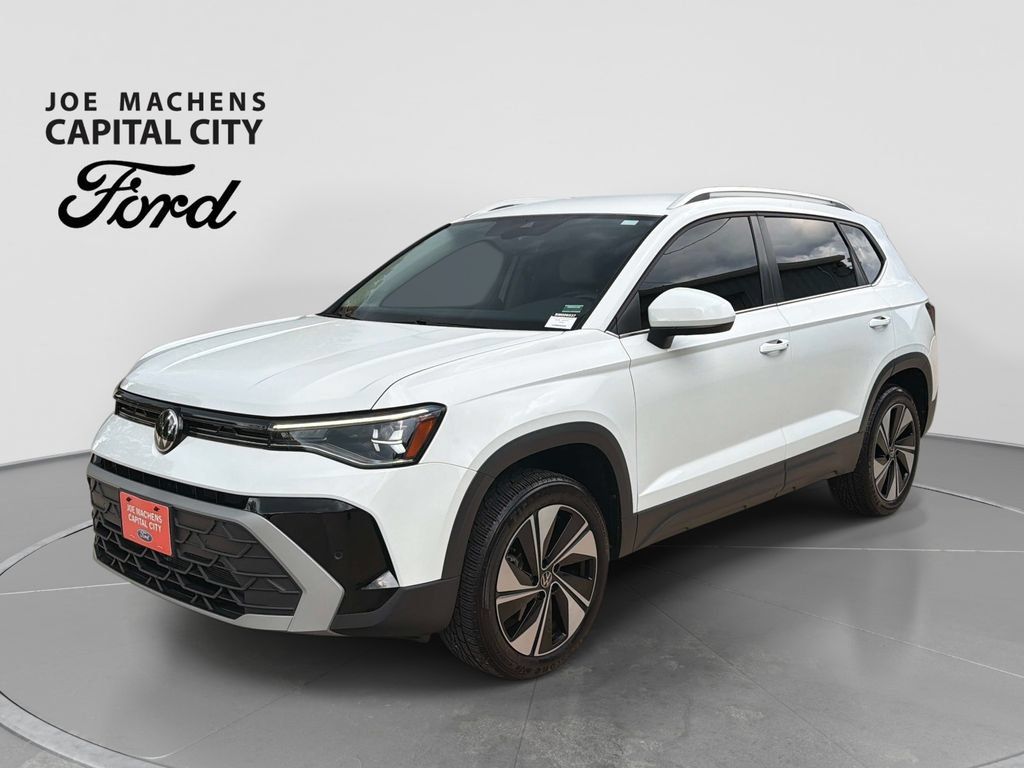 Used 2025 Volkswagen Taos SE AWD/4WD image 9