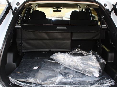 New 2026 Mitsubishi Outlander ES image 9