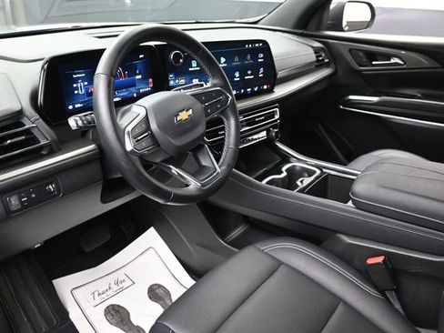 Used 2025 Chevrolet Traverse LT image 14
