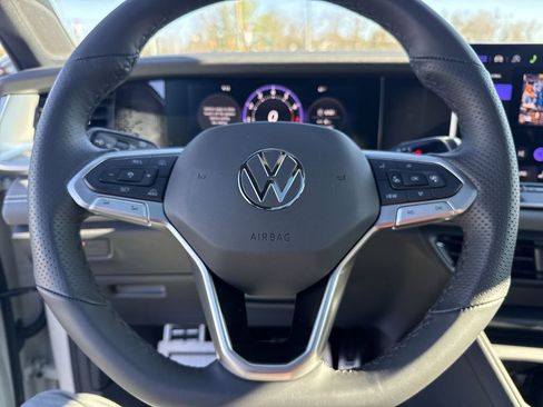 New 2026 Volkswagen Tiguan SE R-Line AWD/4WD image 18