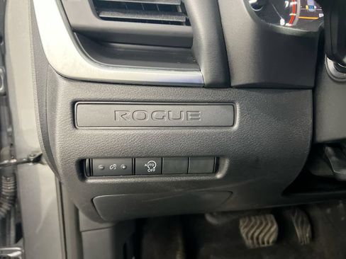 Used 2023 Nissan Rogue S FWD image 17